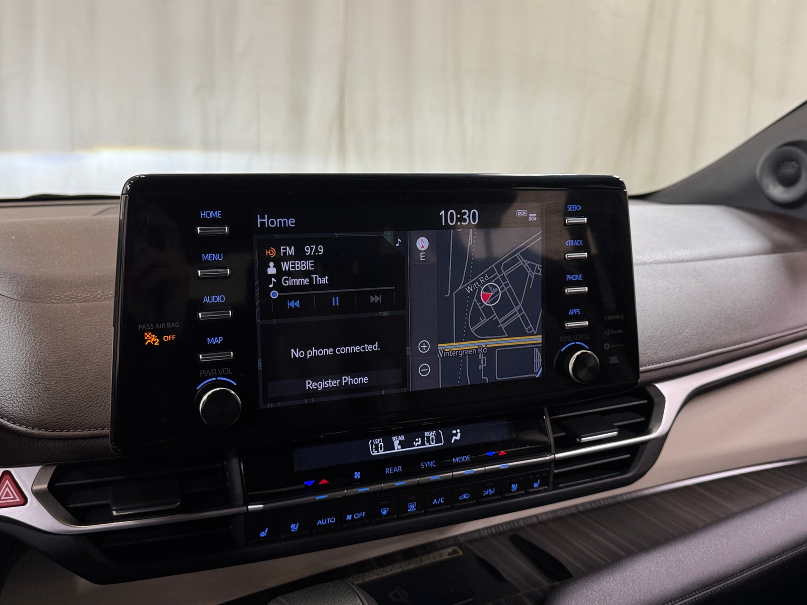 Thumbnail: 2023 Toyota Sienna - 3