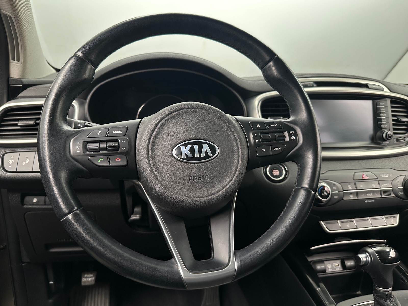 Thumbnail: 2016 Kia Sorento - 4