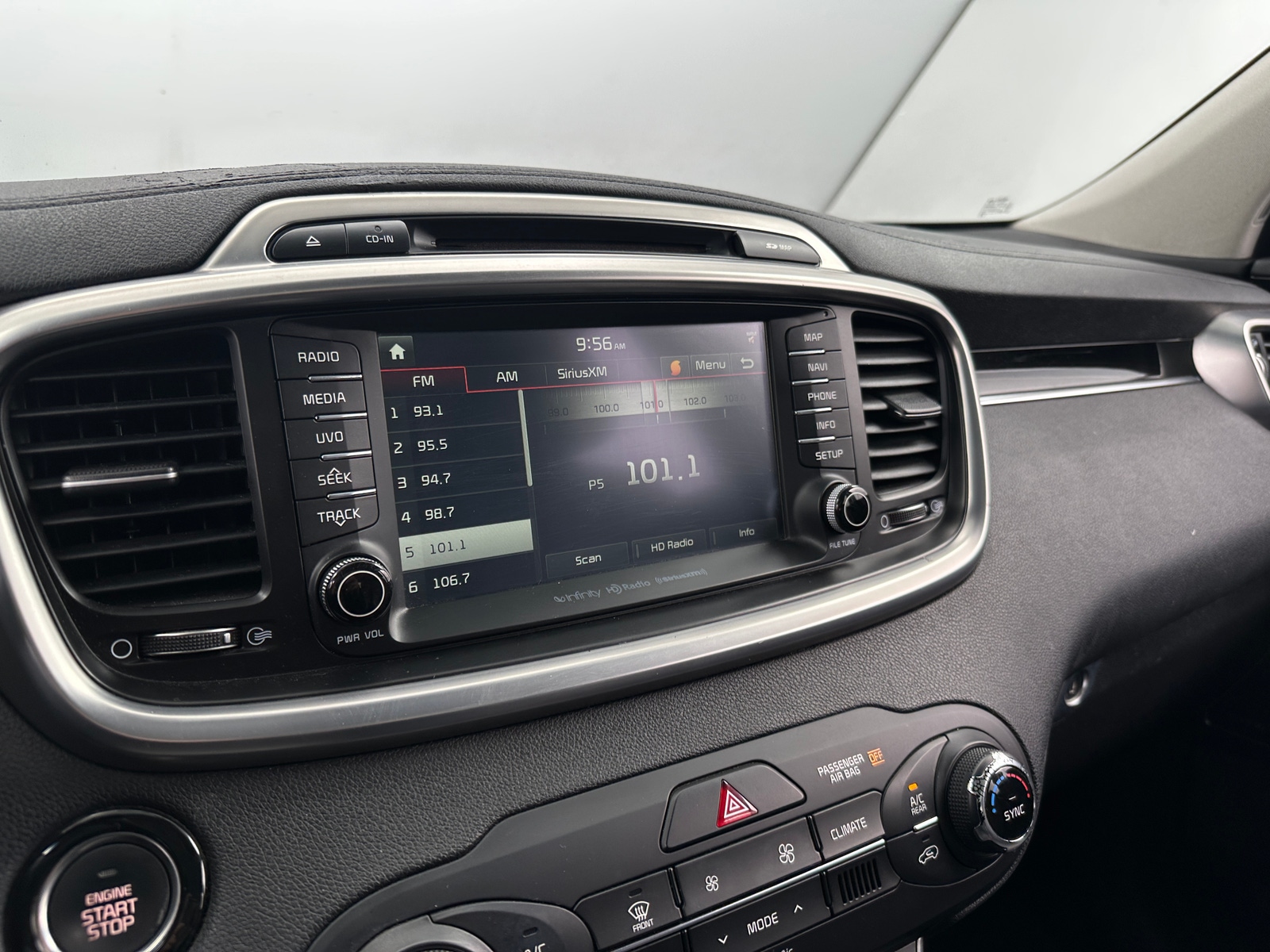Thumbnail: 2016 Kia Sorento - 3