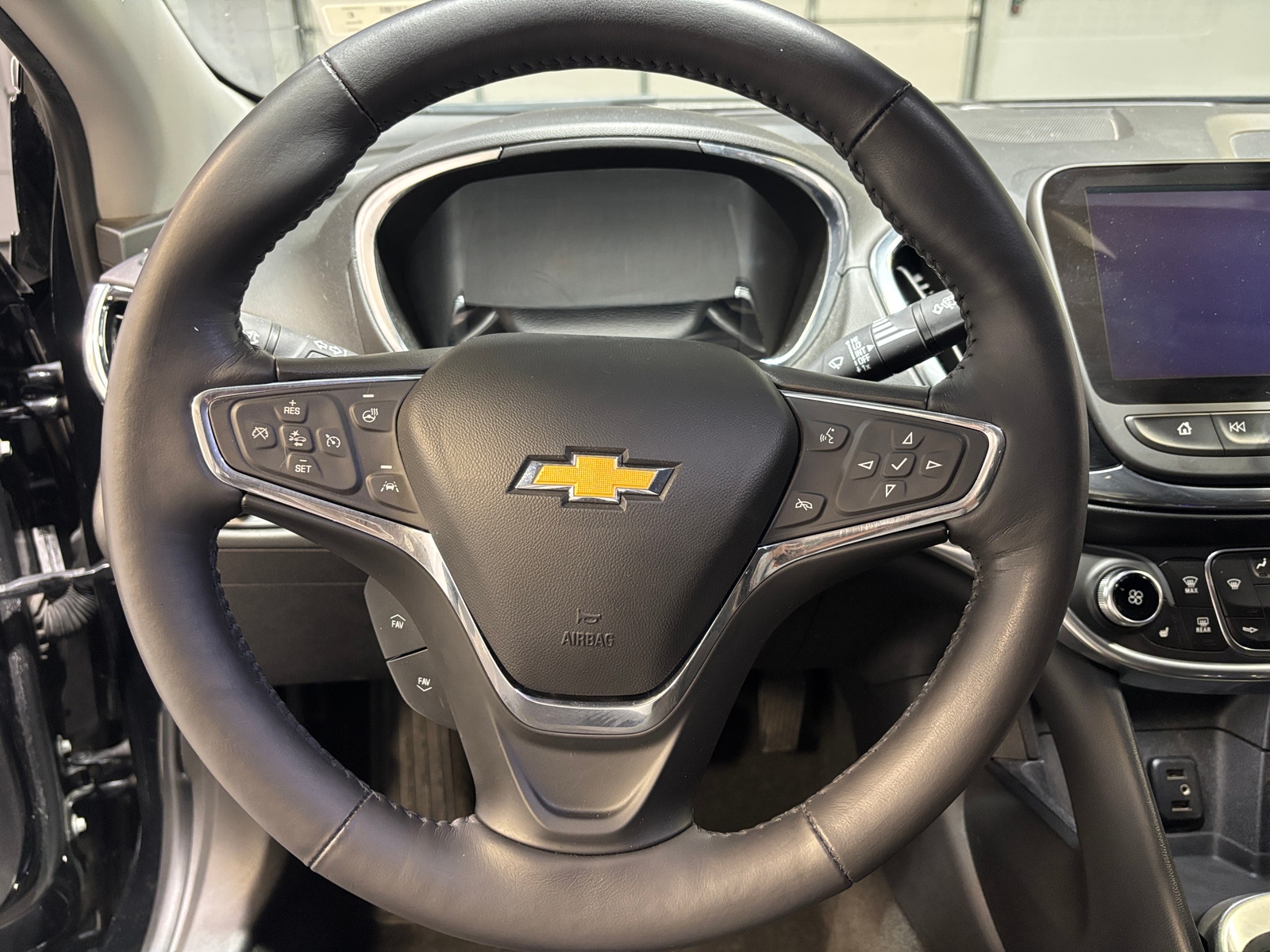 Thumbnail: 2017 Chevrolet Volt - 4