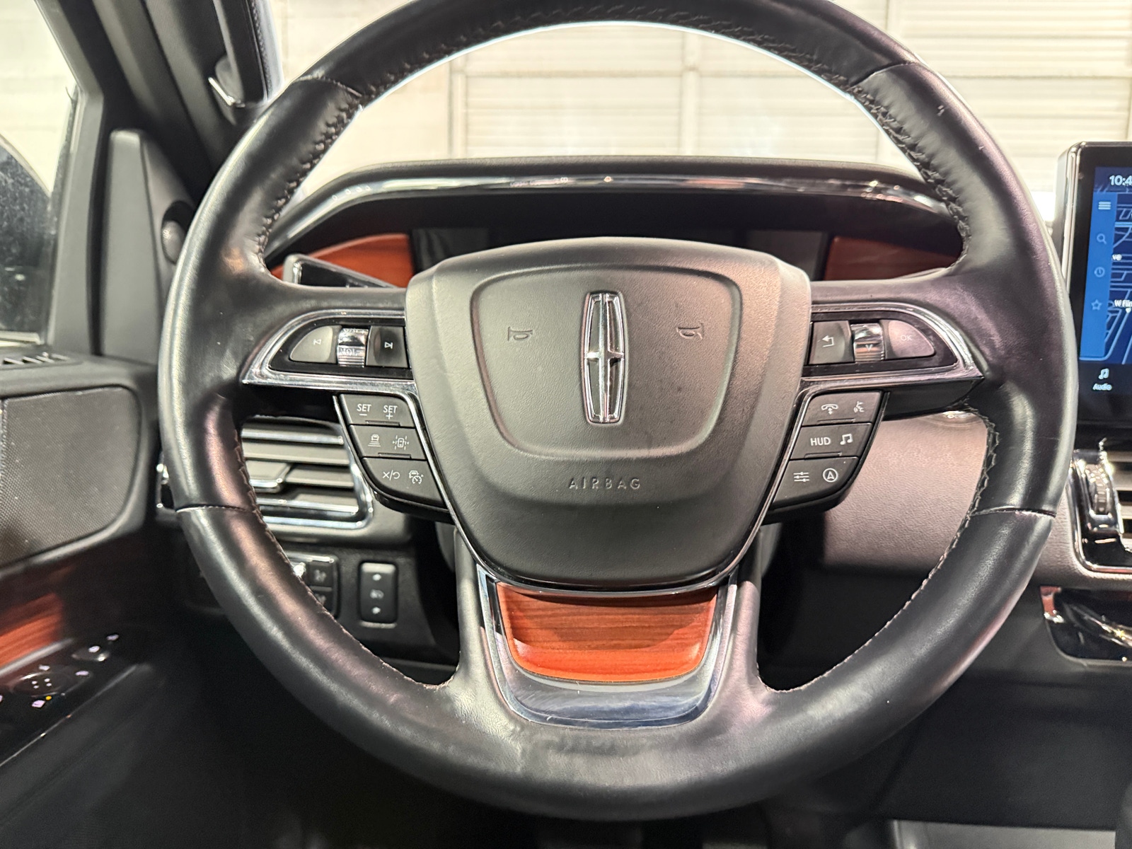 Thumbnail: 2024 Lincoln Navigator - 4