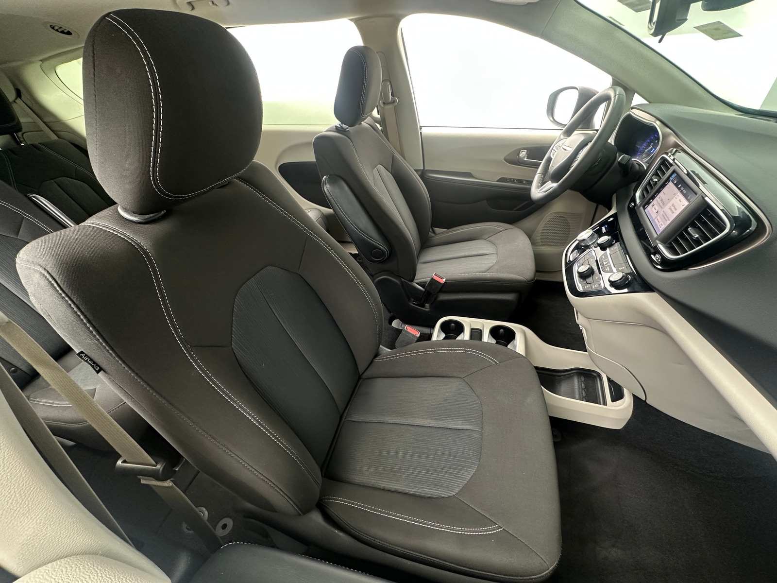 Thumbnail: 2023 Chrysler Voyager - 2