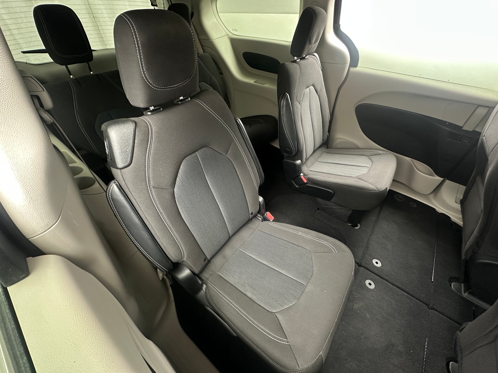 Thumbnail: 2023 Chrysler Voyager - 6