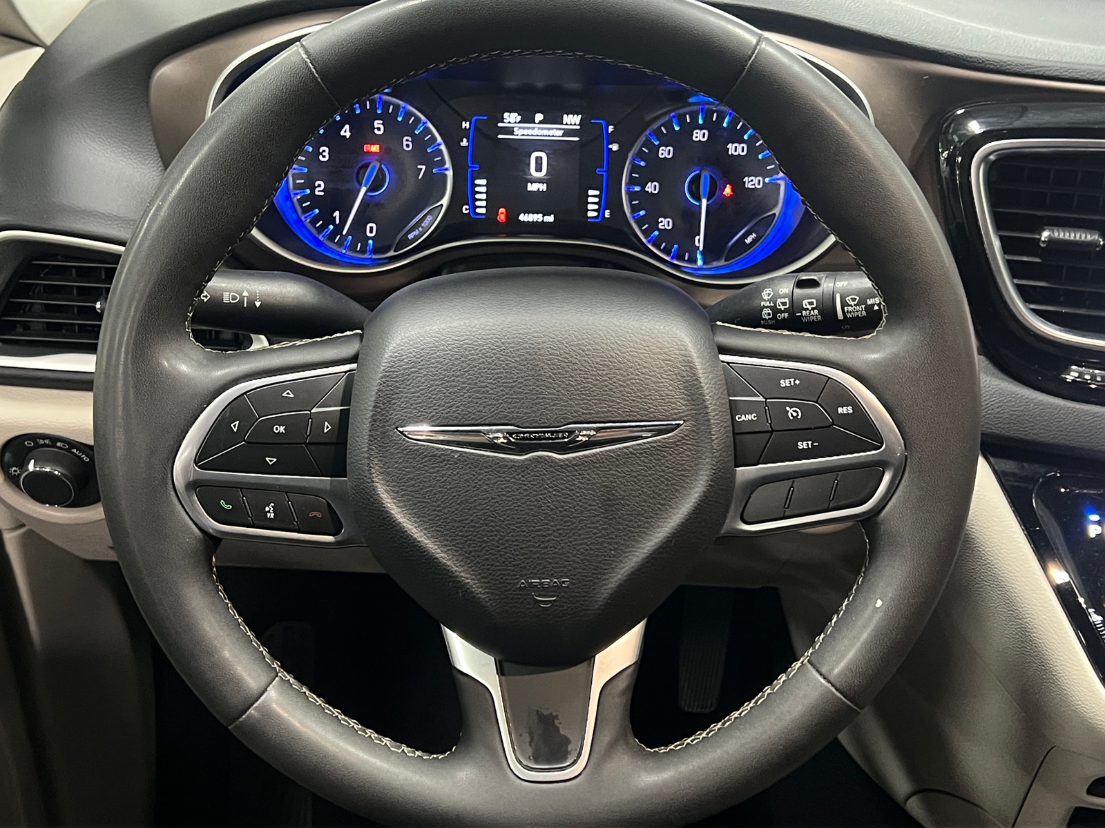 Thumbnail: 2023 Chrysler Voyager - 5