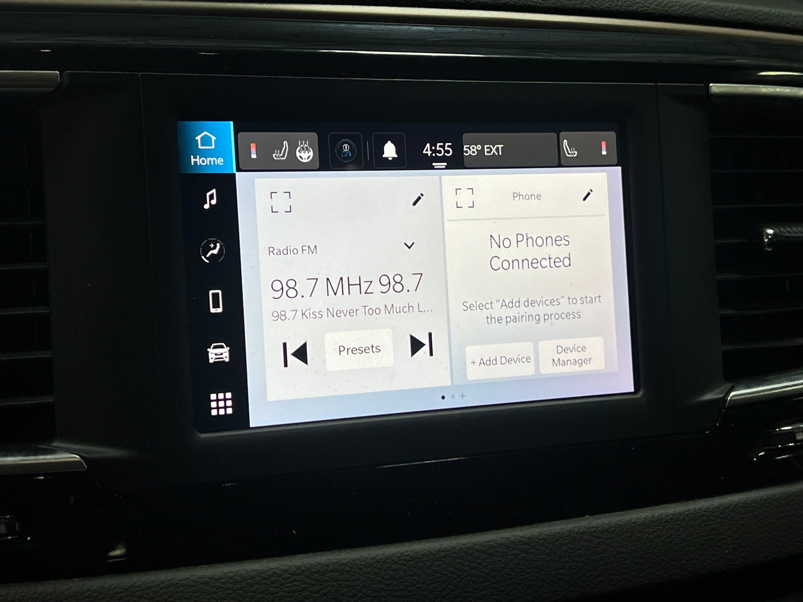 Thumbnail: 2023 Chrysler Voyager - 4