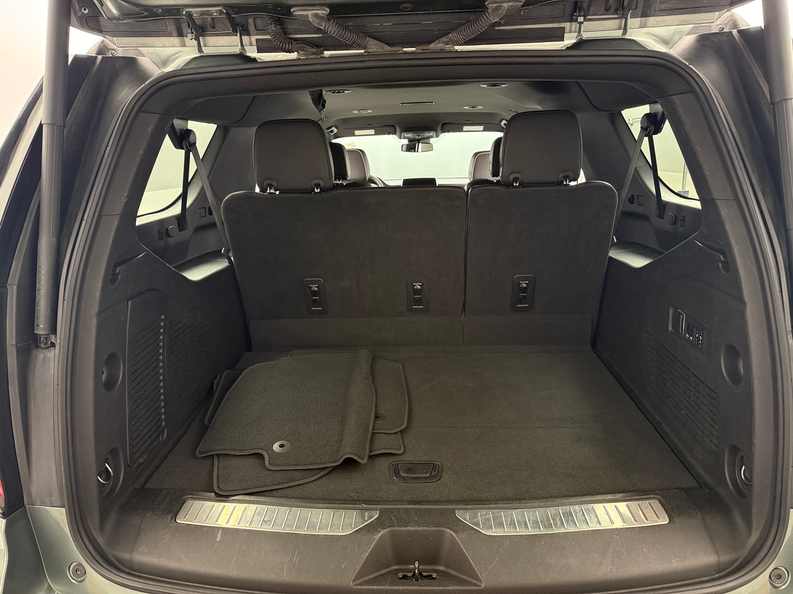 Thumbnail: 2023 Chevrolet Suburban - 6