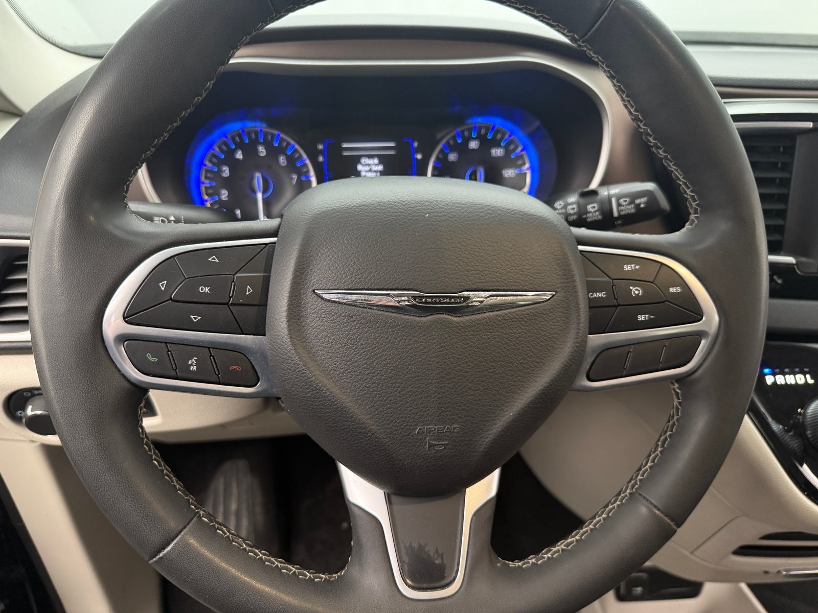 Thumbnail: 2023 Chrysler Voyager - 5