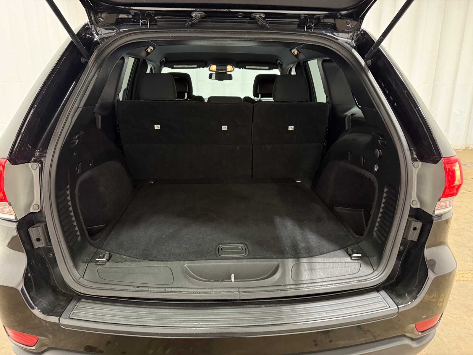 Thumbnail: 2015 Jeep Grand Cherokee - 7