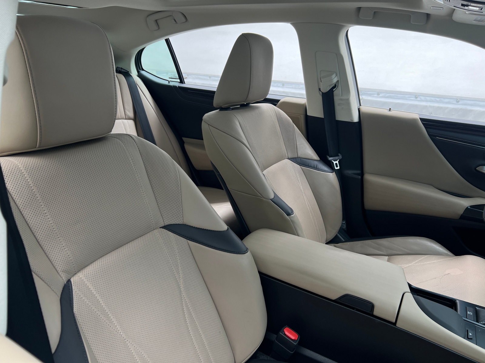 Thumbnail: 2019 Lexus ES - 2