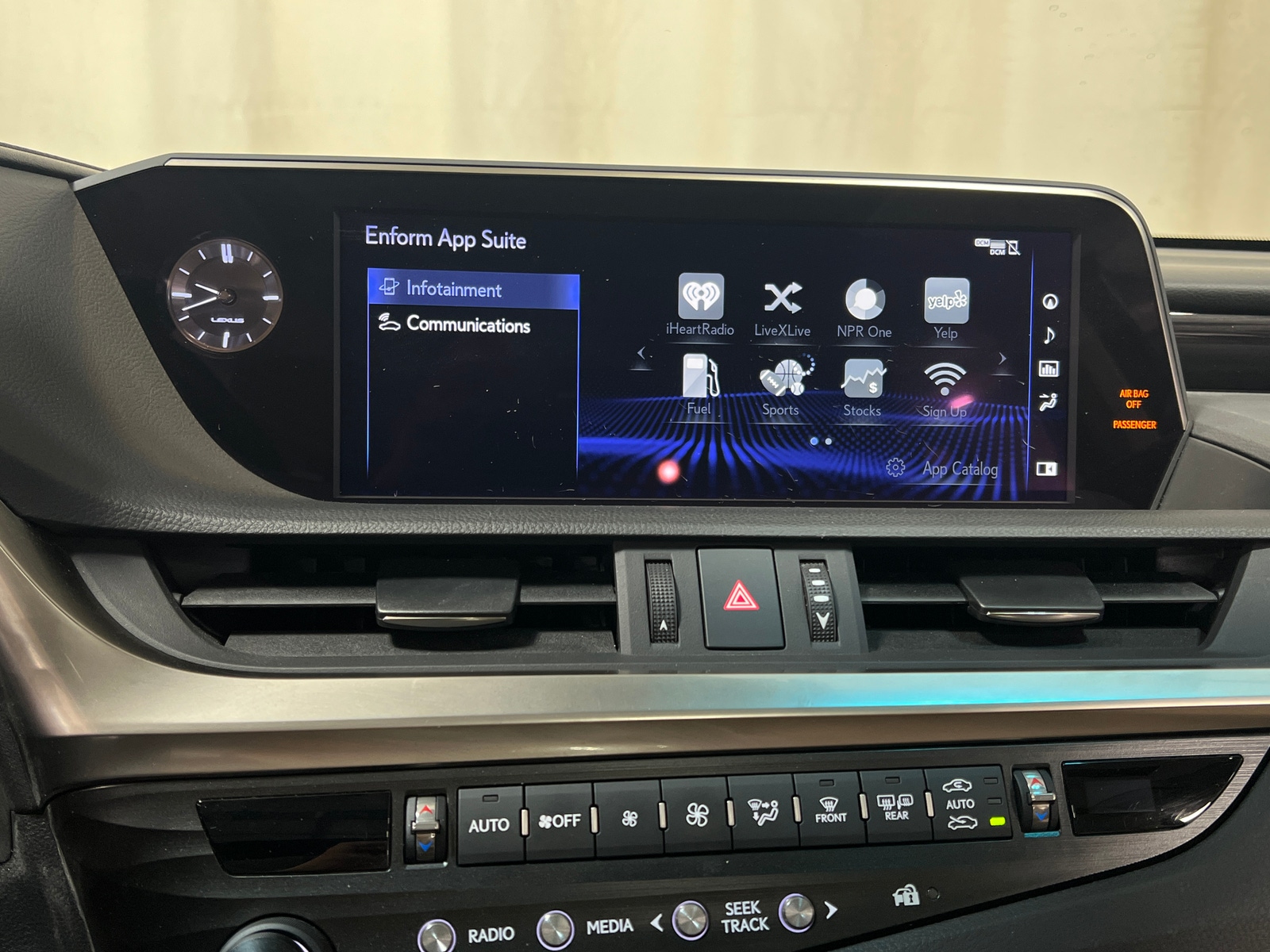 Thumbnail: 2019 Lexus ES - 4