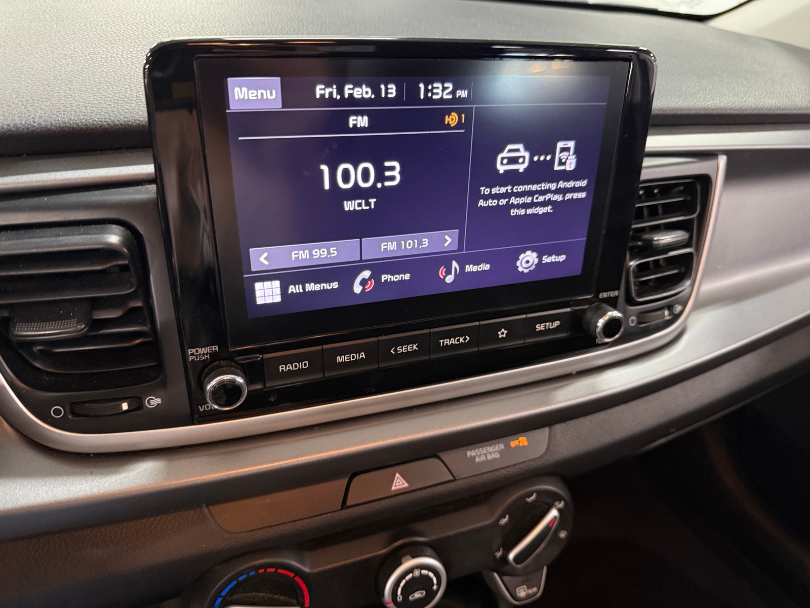 Thumbnail: 2023 Kia Rio - 4