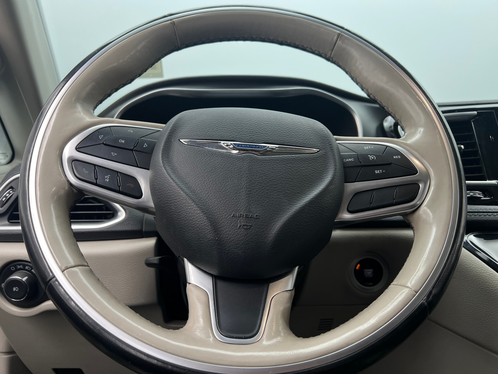 Thumbnail: 2020 Chrysler Pacifica - 4