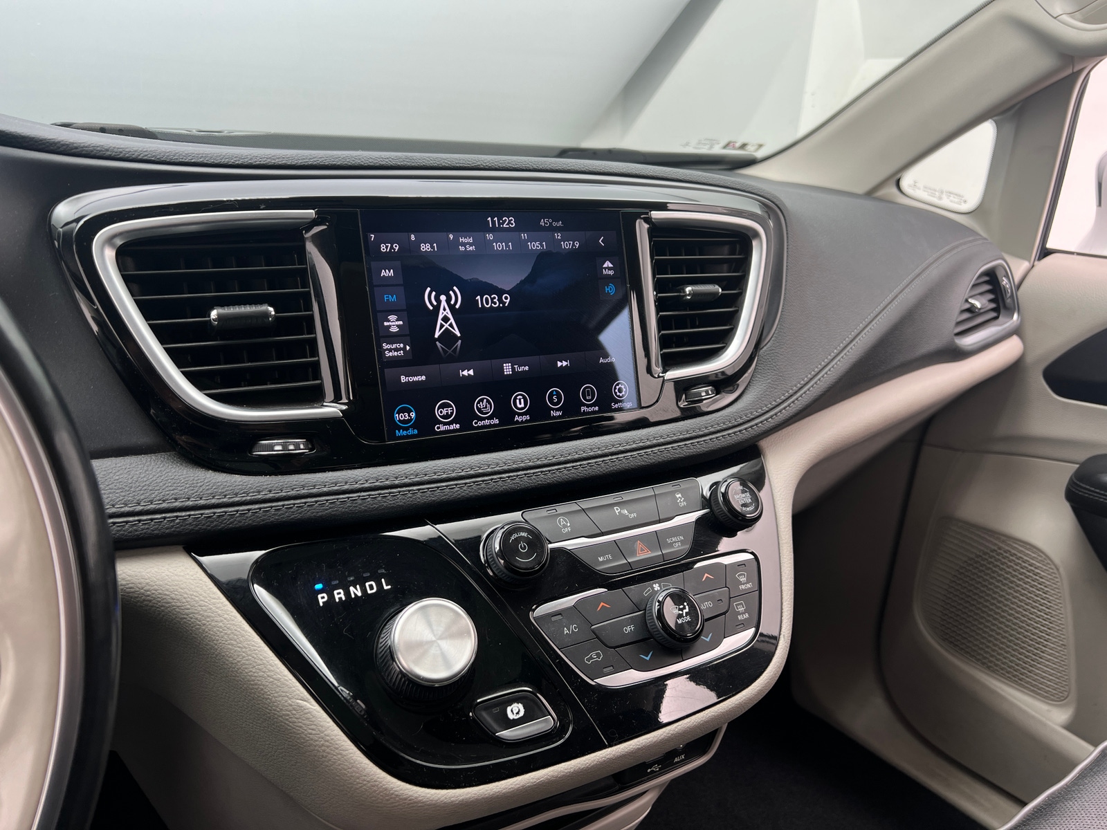 Thumbnail: 2020 Chrysler Pacifica - 3