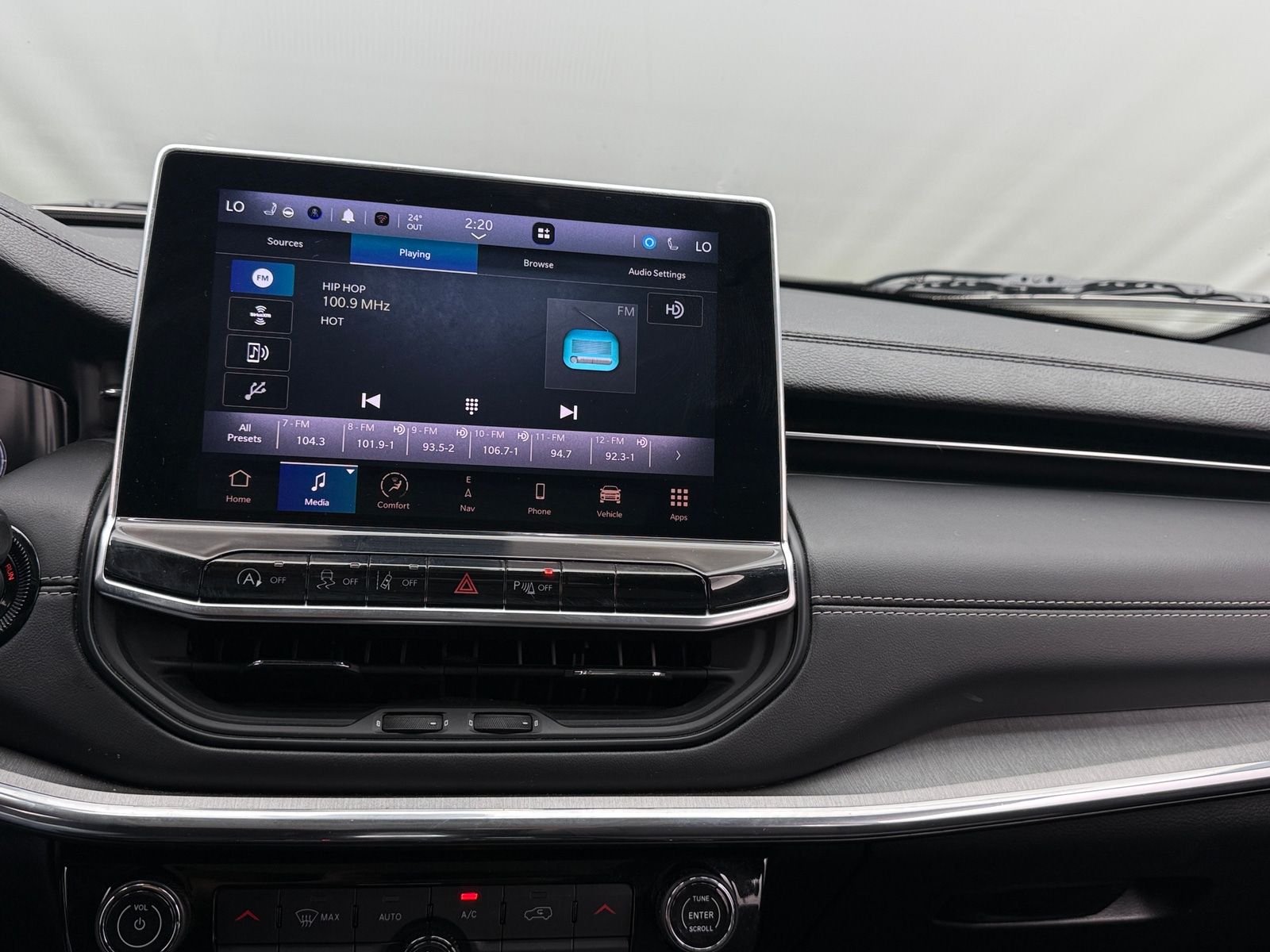 Thumbnail: 2023 Jeep Compass - 3