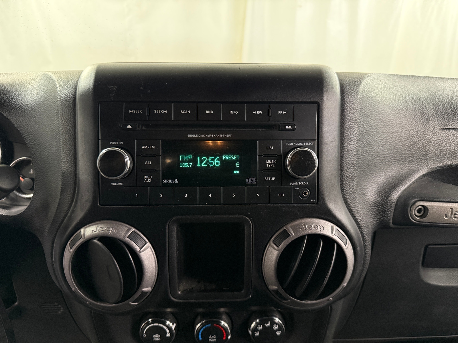 Thumbnail: 2015 Jeep Wrangler - 3