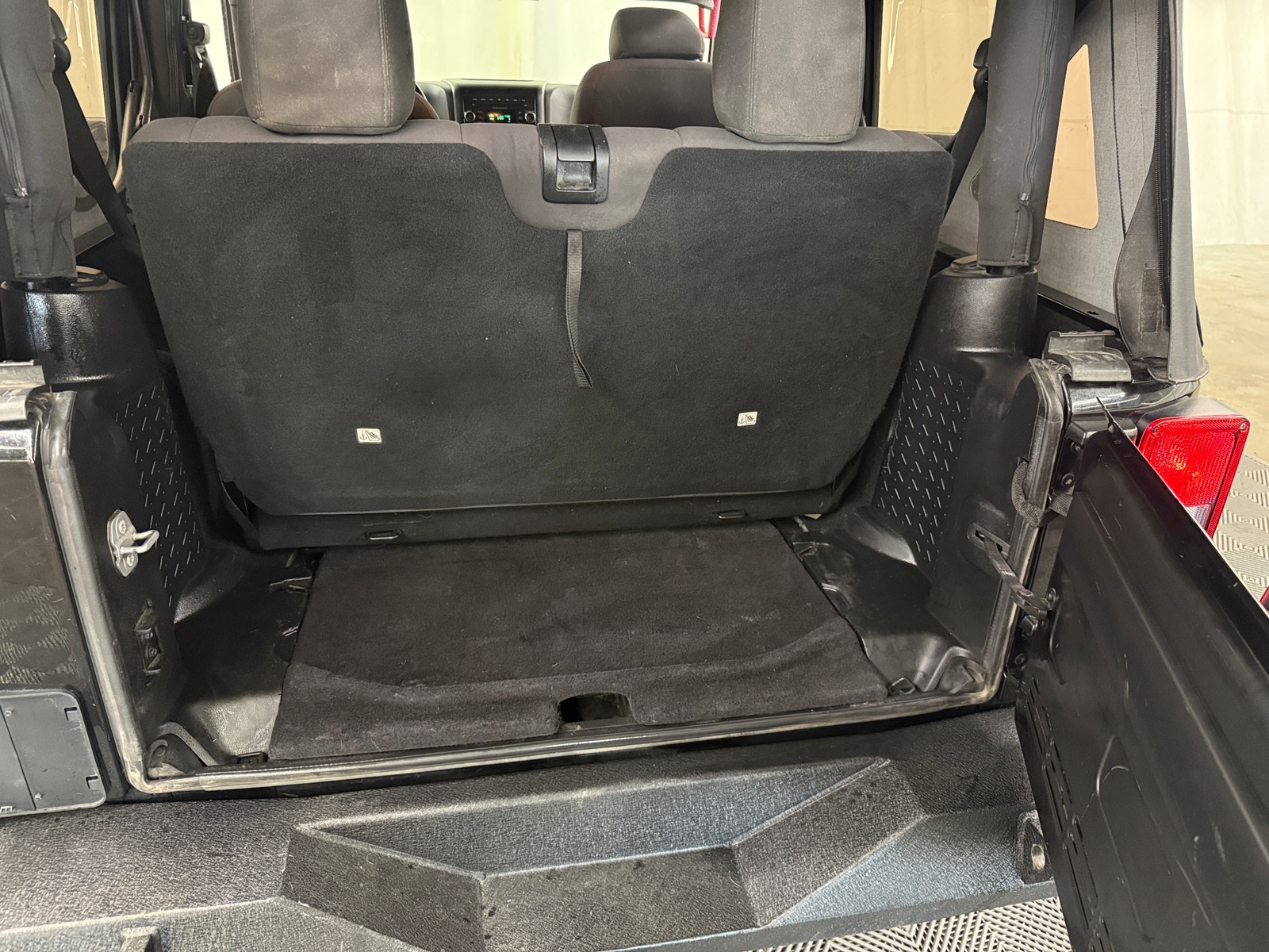 Thumbnail: 2015 Jeep Wrangler - 7