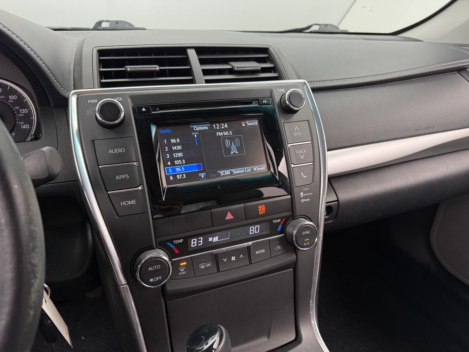 Thumbnail: 2015 Toyota Camry - 4