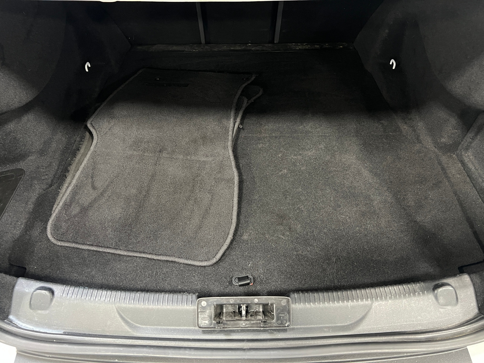 Thumbnail: 2018 Jaguar XE - 6