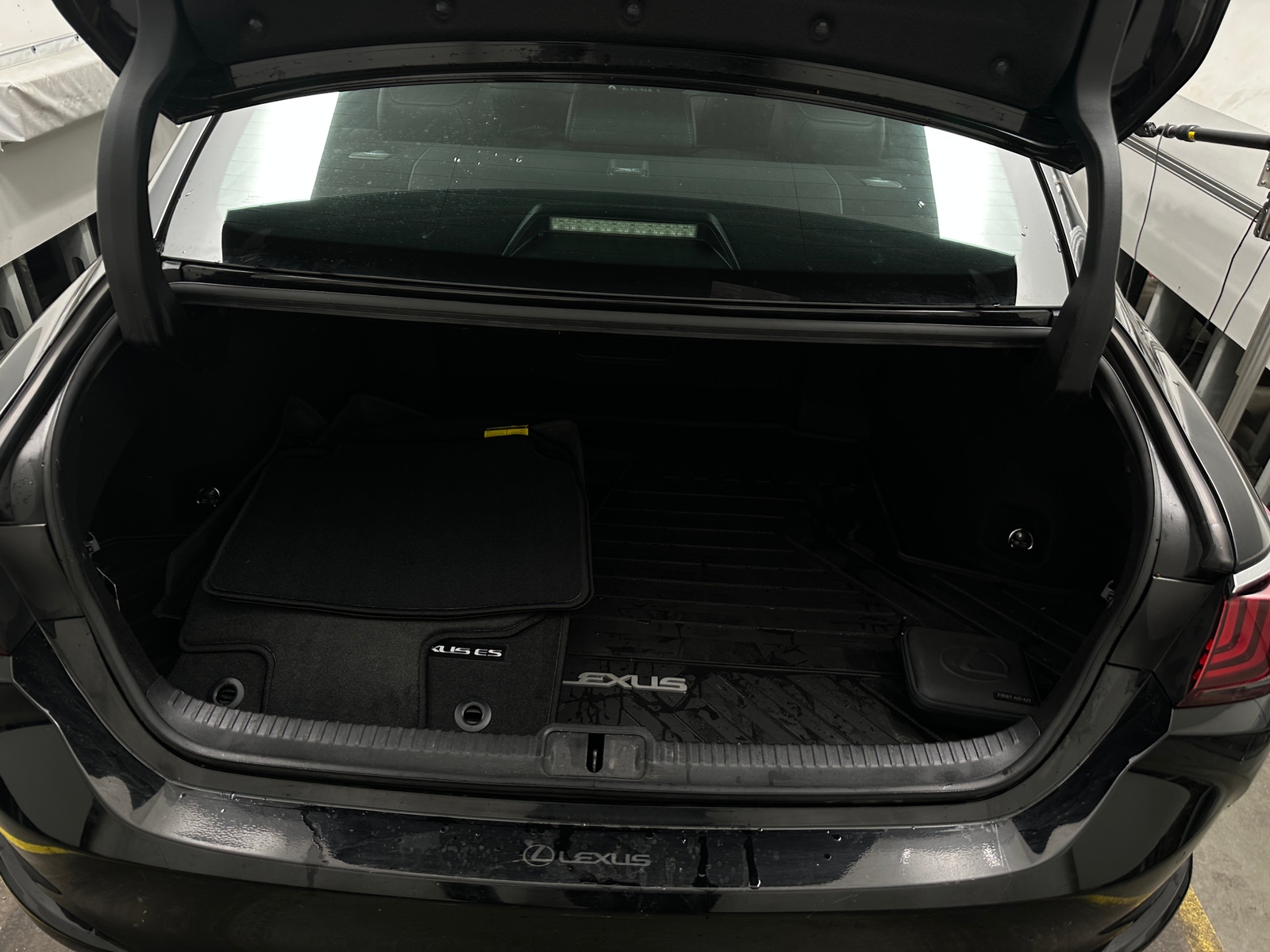 Thumbnail: 2024 Lexus ES - 6