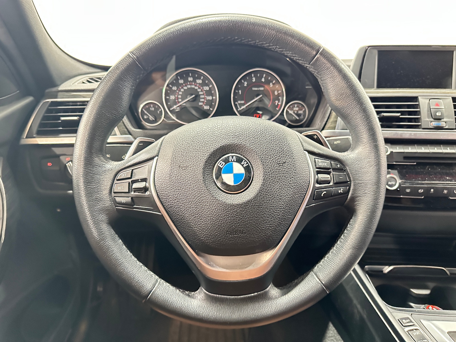 Thumbnail: 2017 BMW 3 Series - 4