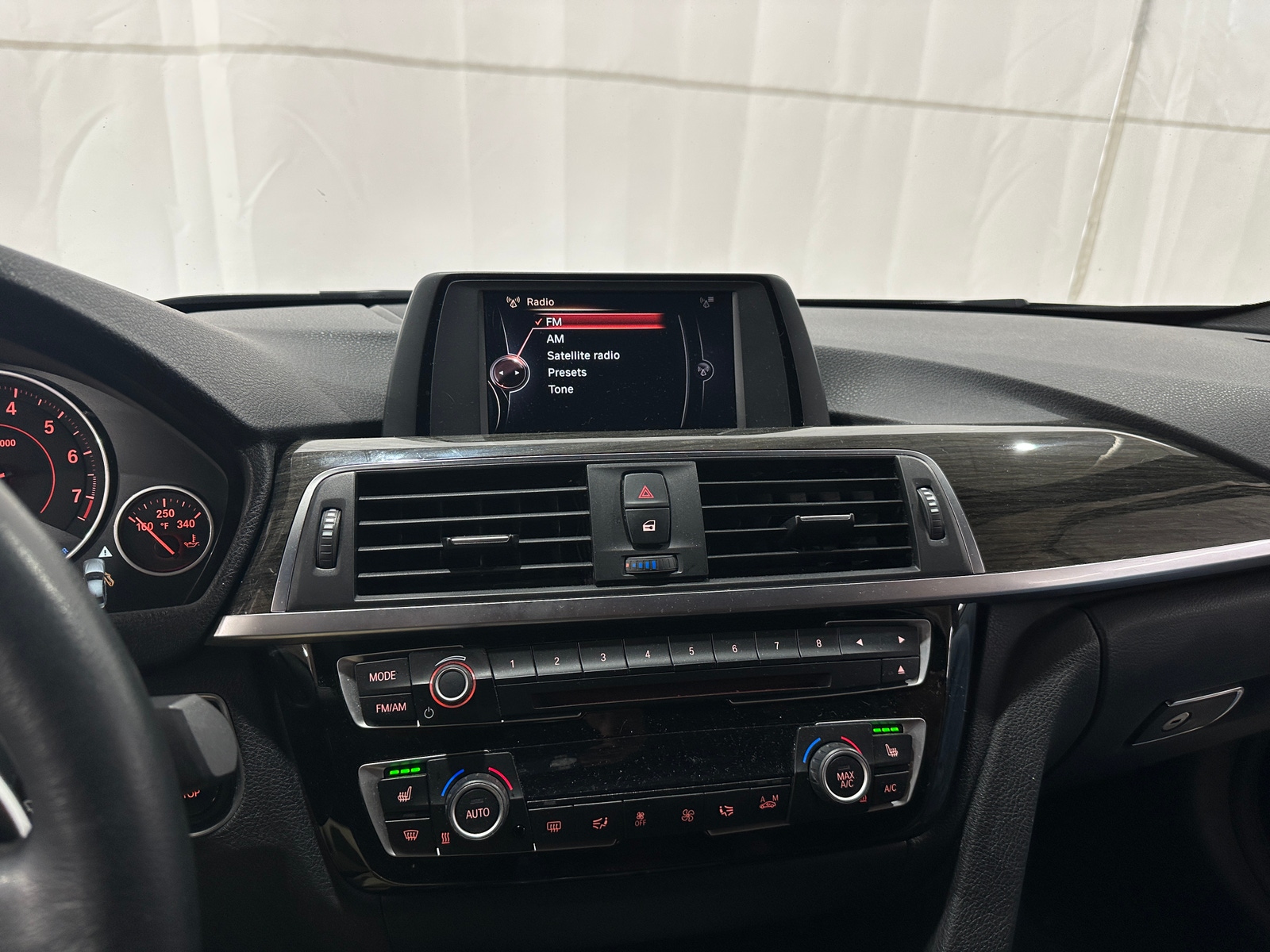 Thumbnail: 2017 BMW 3 Series - 3