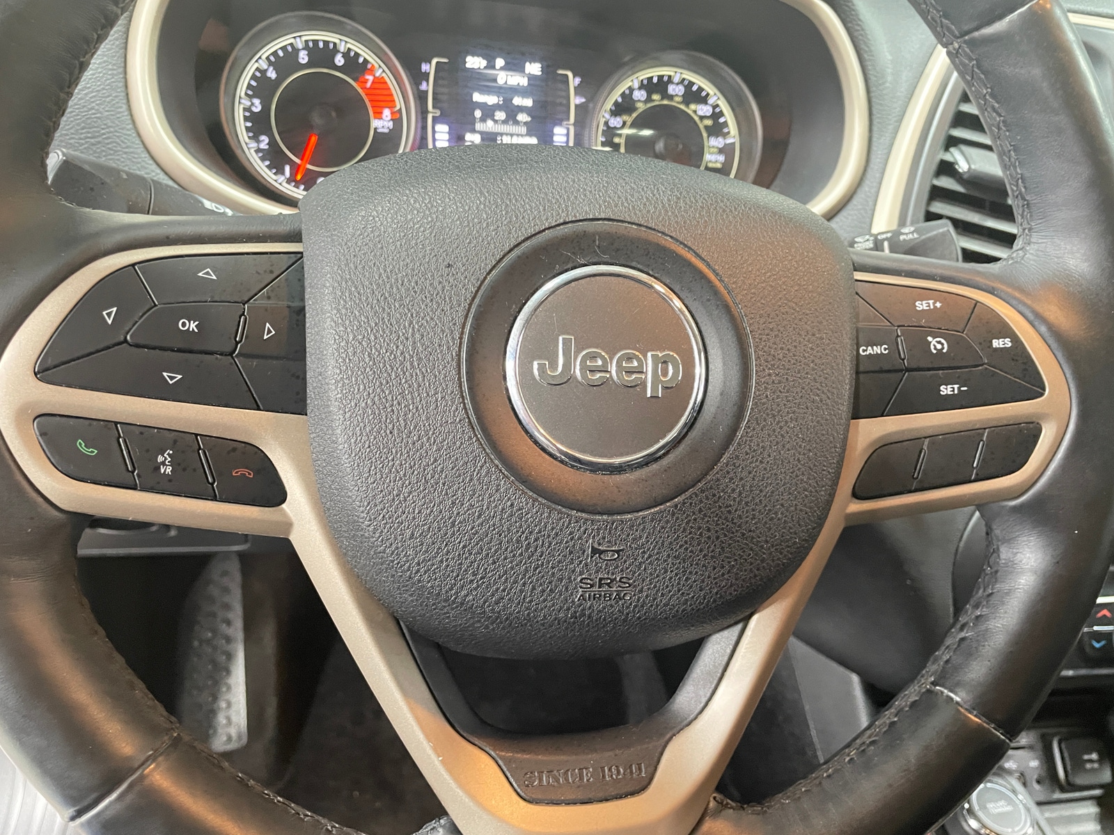 Thumbnail: 2017 Jeep Cherokee - 5