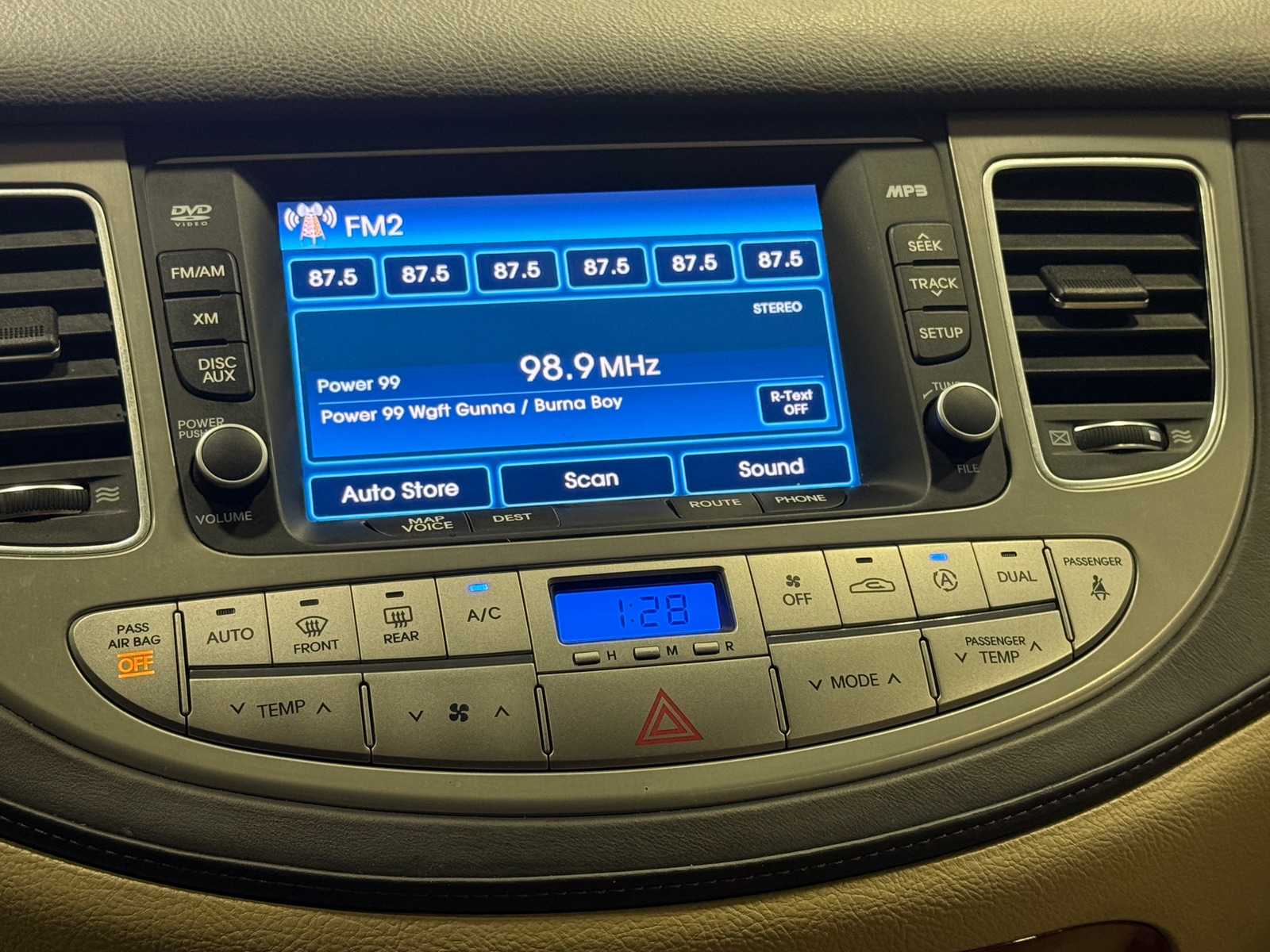 Thumbnail: 2013 Hyundai Genesis - 3