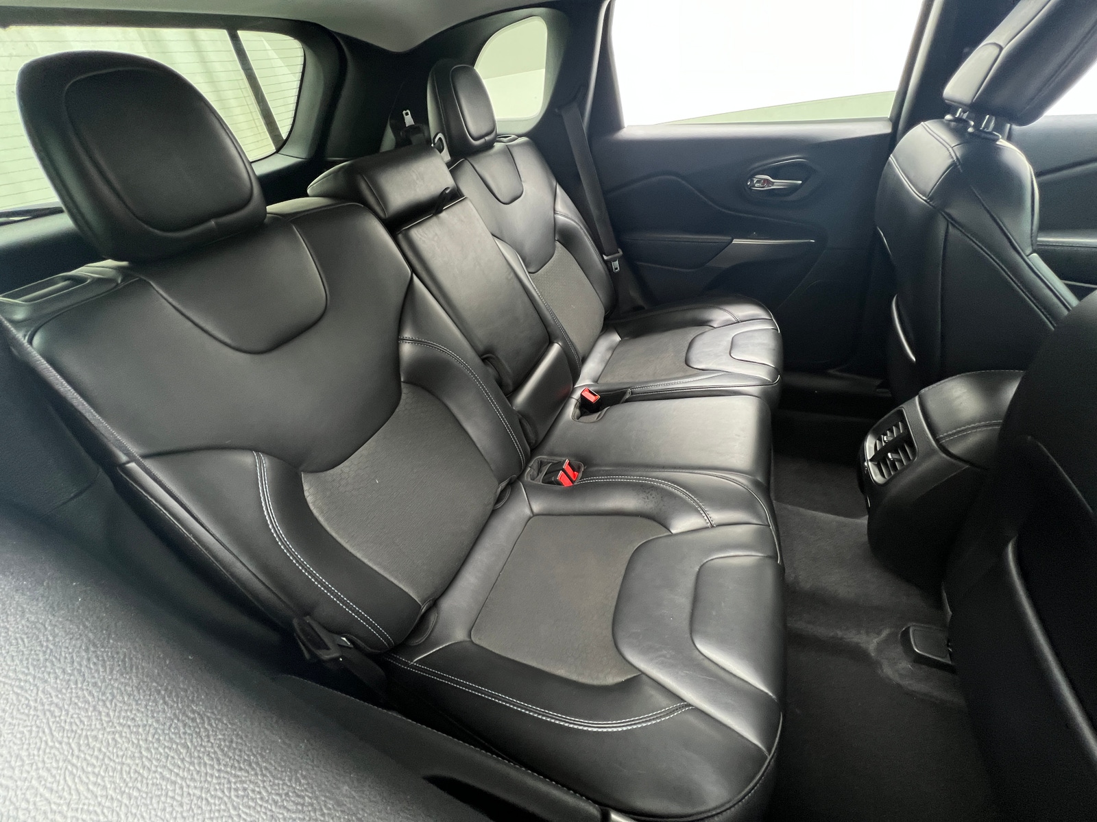 Thumbnail: 2020 Jeep Cherokee - 6