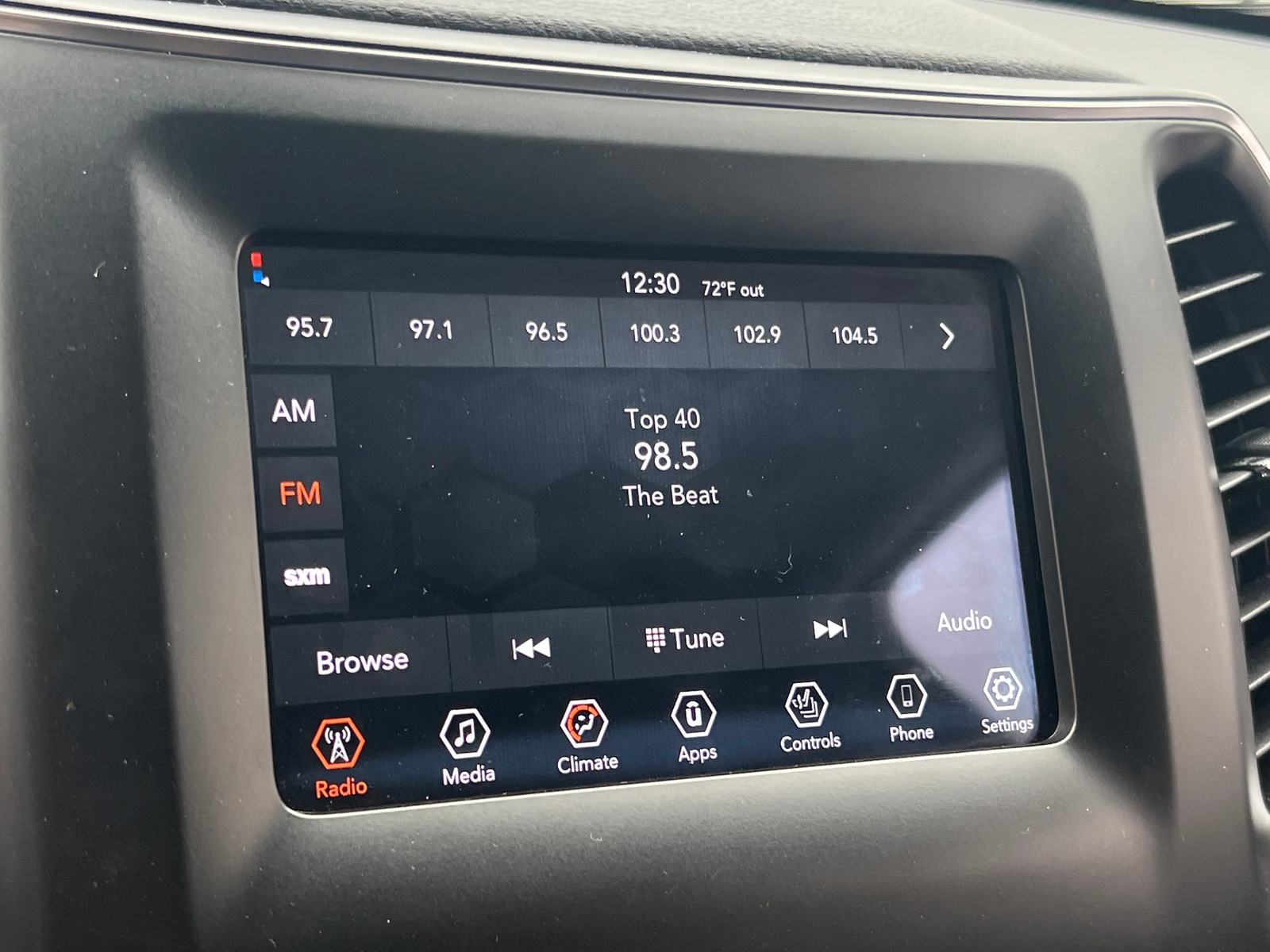 Thumbnail: 2020 Jeep Cherokee - 4