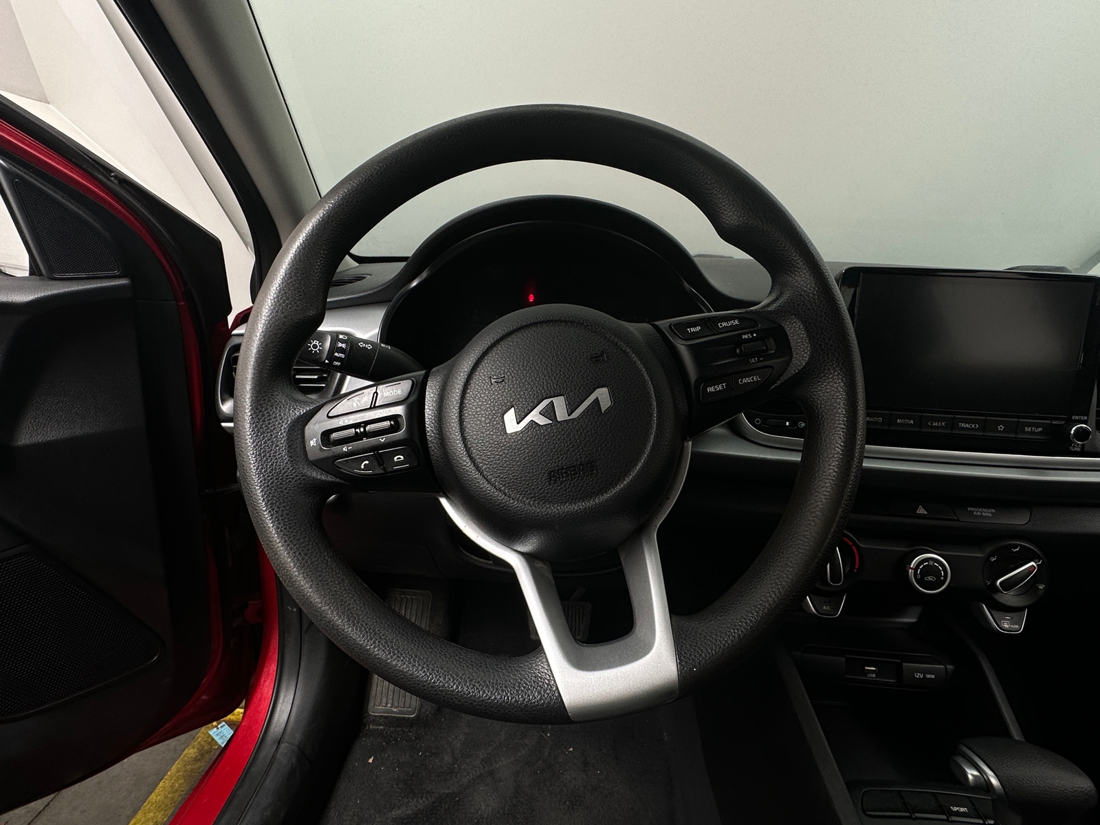 Thumbnail: 2022 Kia Rio - 5