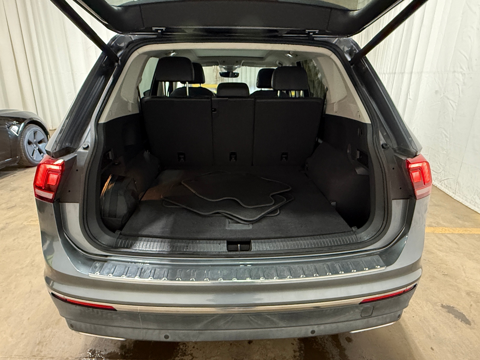 Thumbnail: 2019 Volkswagen Tiguan - 6