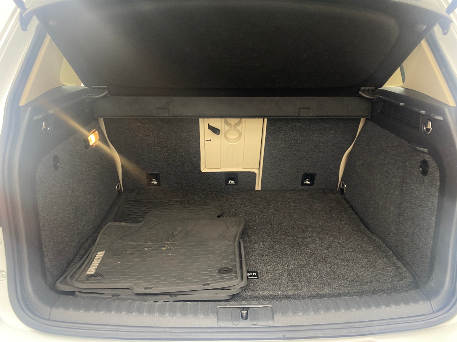 Thumbnail: 2017 Volkswagen Tiguan - 7