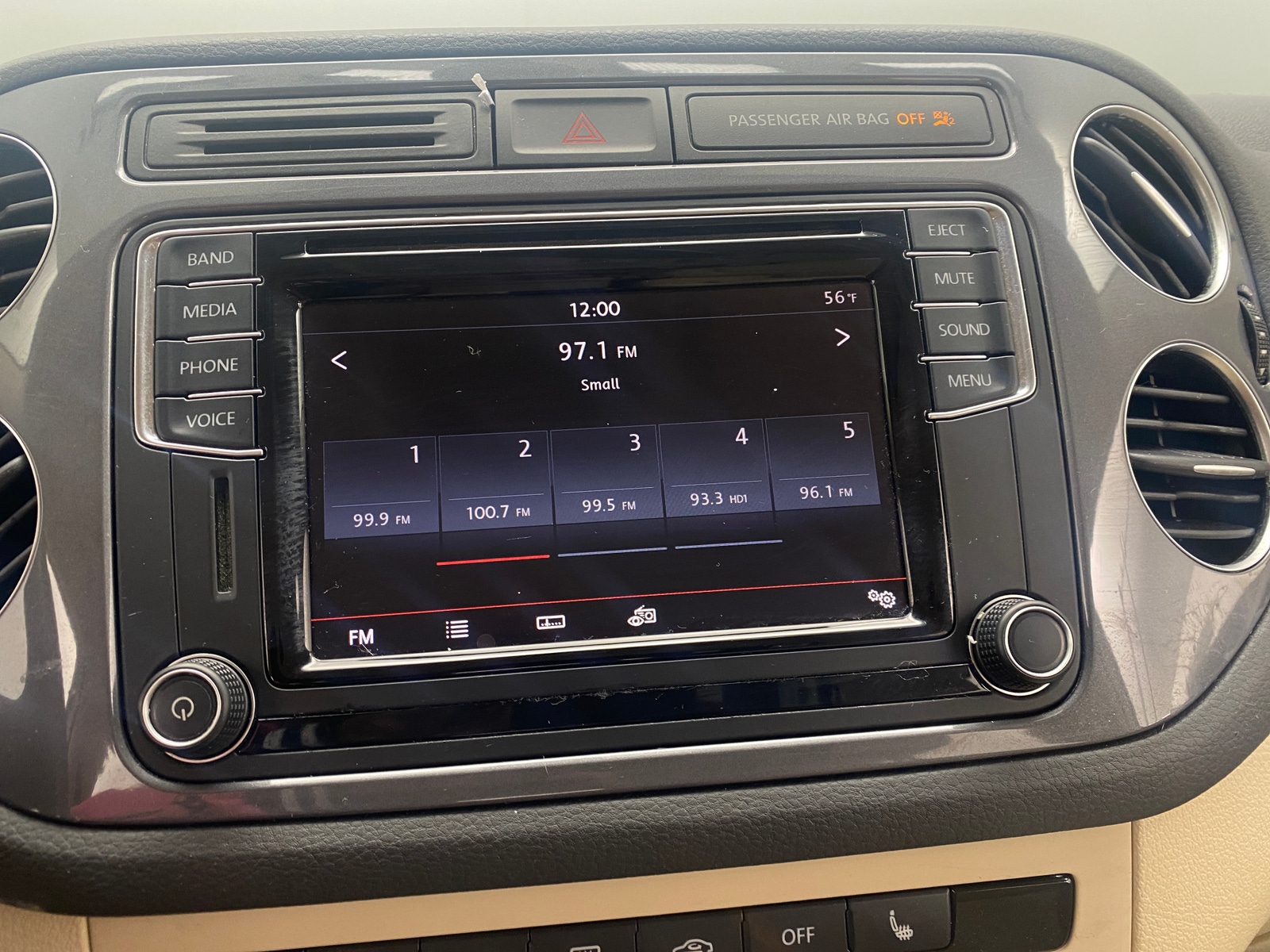 Thumbnail: 2017 Volkswagen Tiguan - 4