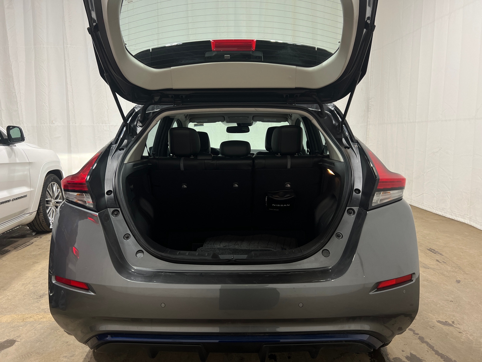 Thumbnail: 2022 Nissan Leaf - 6