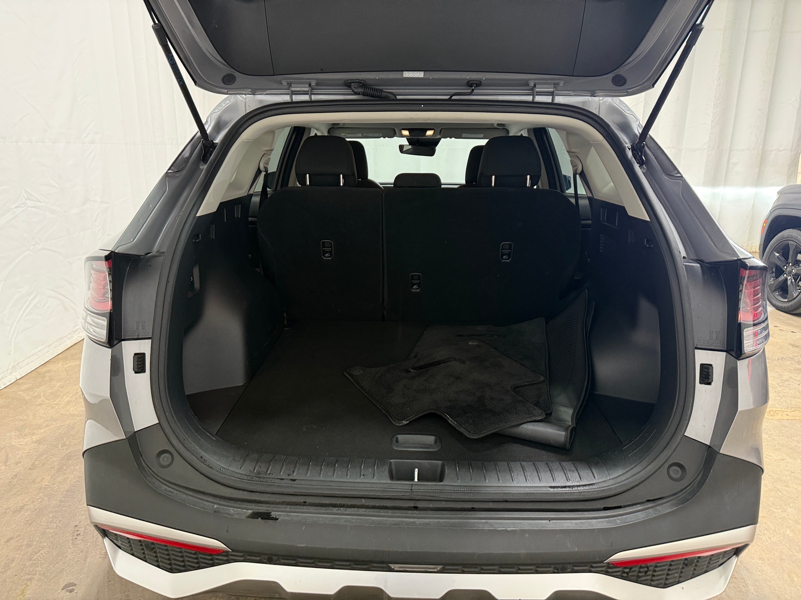 Thumbnail: 2025 Kia Sportage - 7