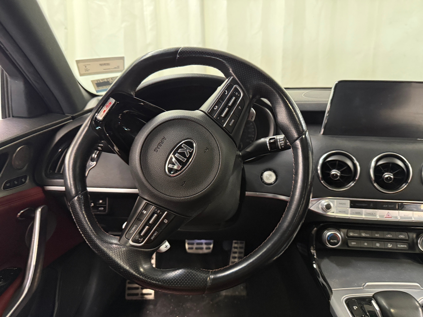 Thumbnail: 2018 Kia Stinger - 4