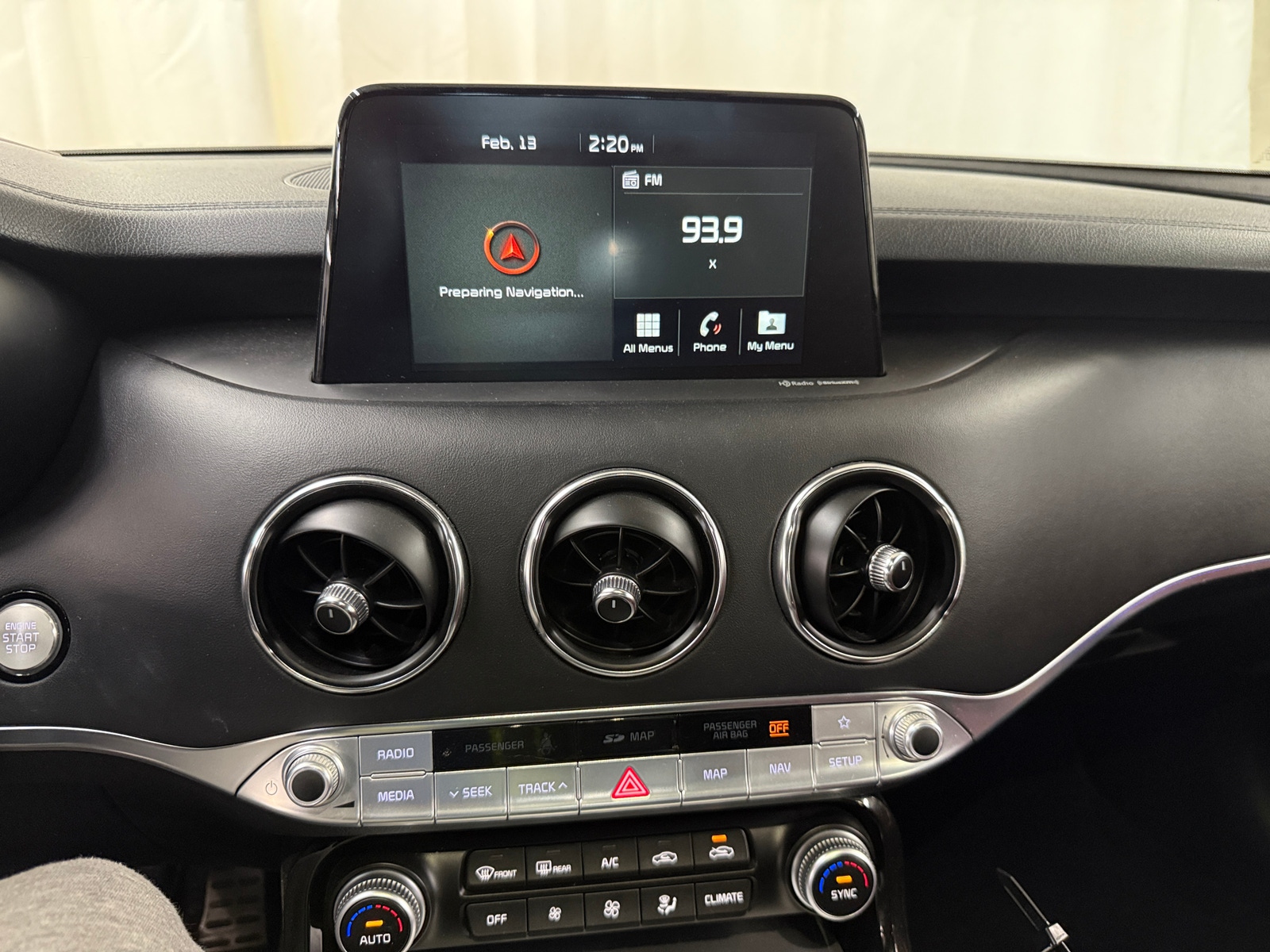 Thumbnail: 2018 Kia Stinger - 3