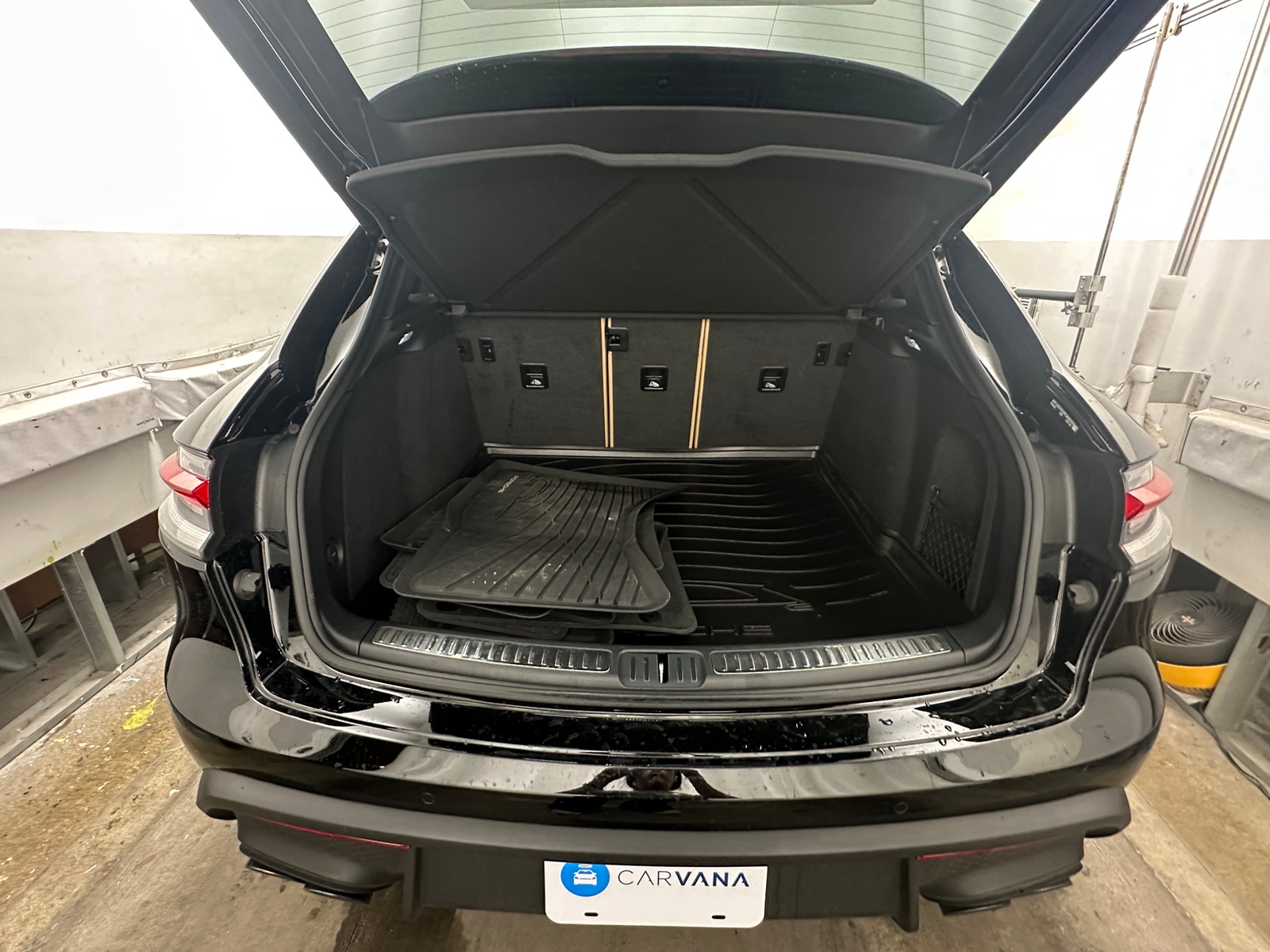 Thumbnail: 2023 Porsche Macan - 6