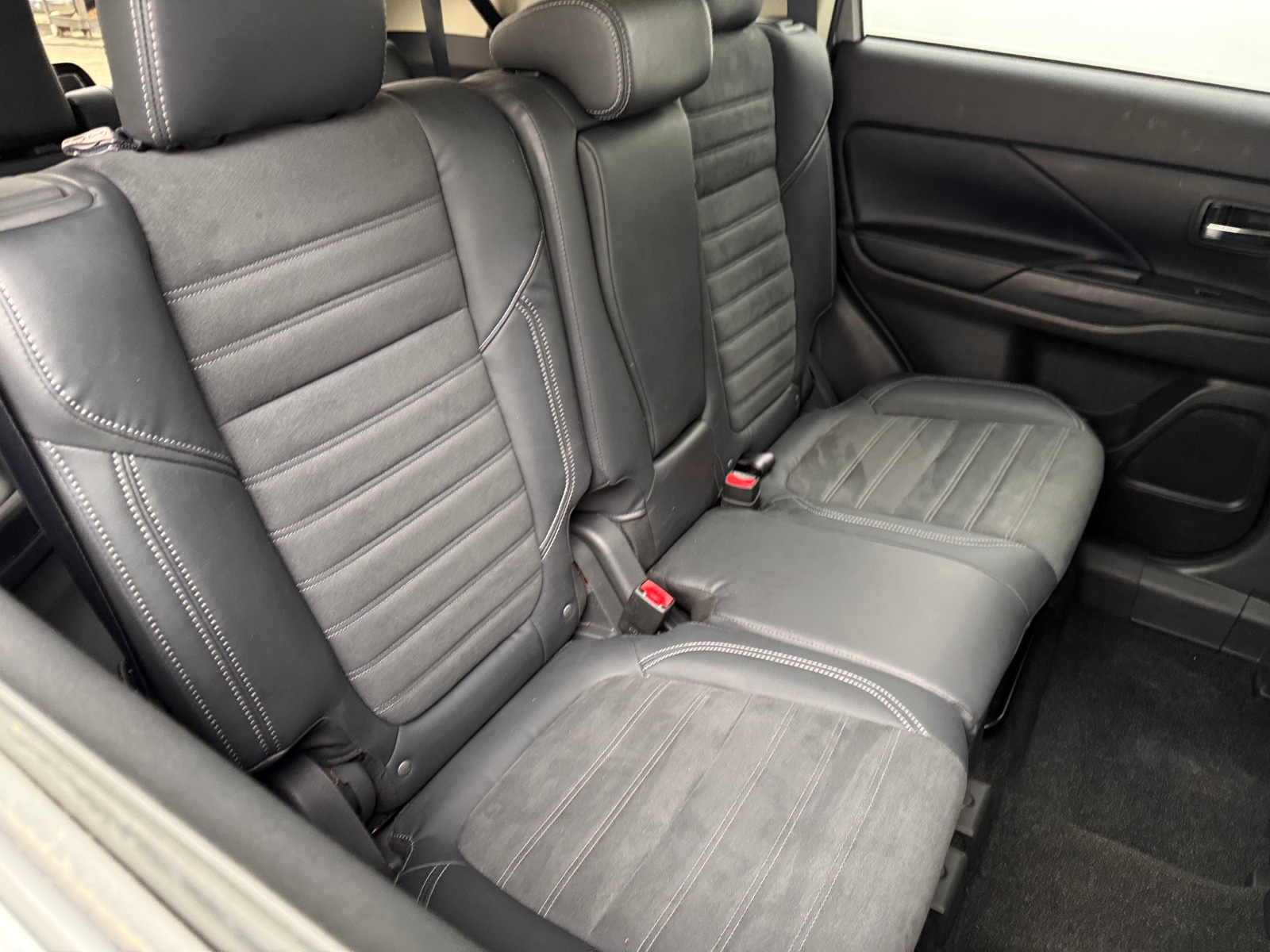 Thumbnail: 2020 Mitsubishi Outlander - 6