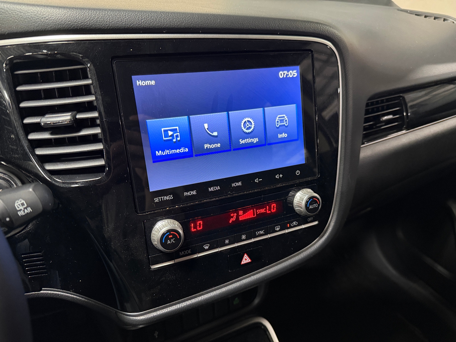 Thumbnail: 2020 Mitsubishi Outlander - 4