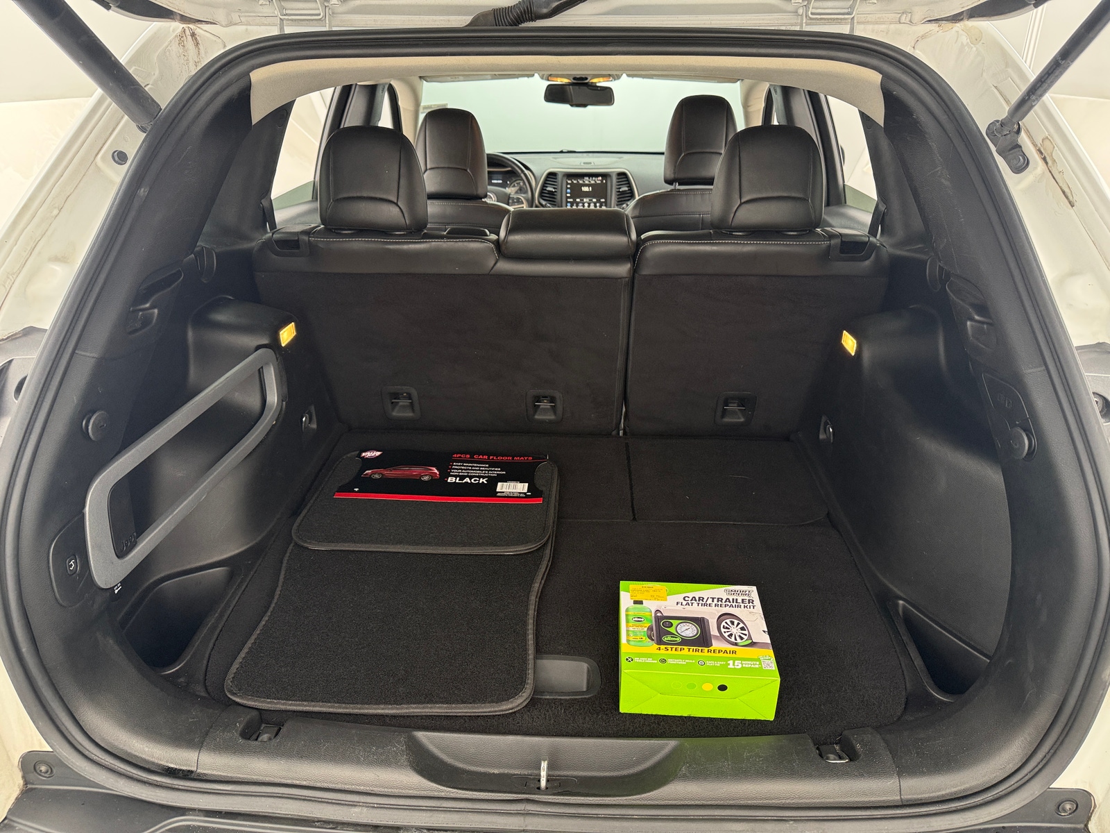 Thumbnail: 2018 Jeep Cherokee - 6