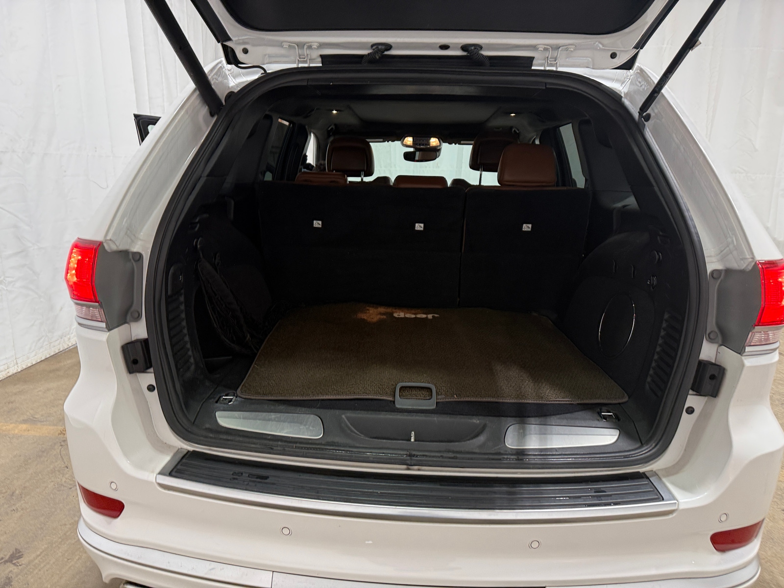 Thumbnail: 2017 Jeep Grand Cherokee - 6