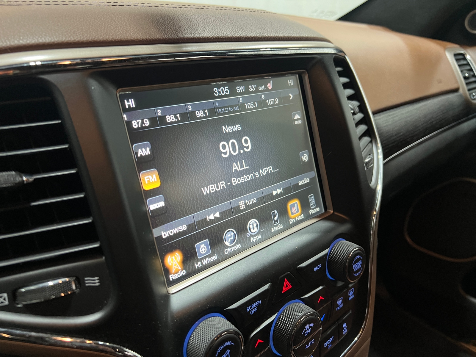 Thumbnail: 2017 Jeep Grand Cherokee - 3