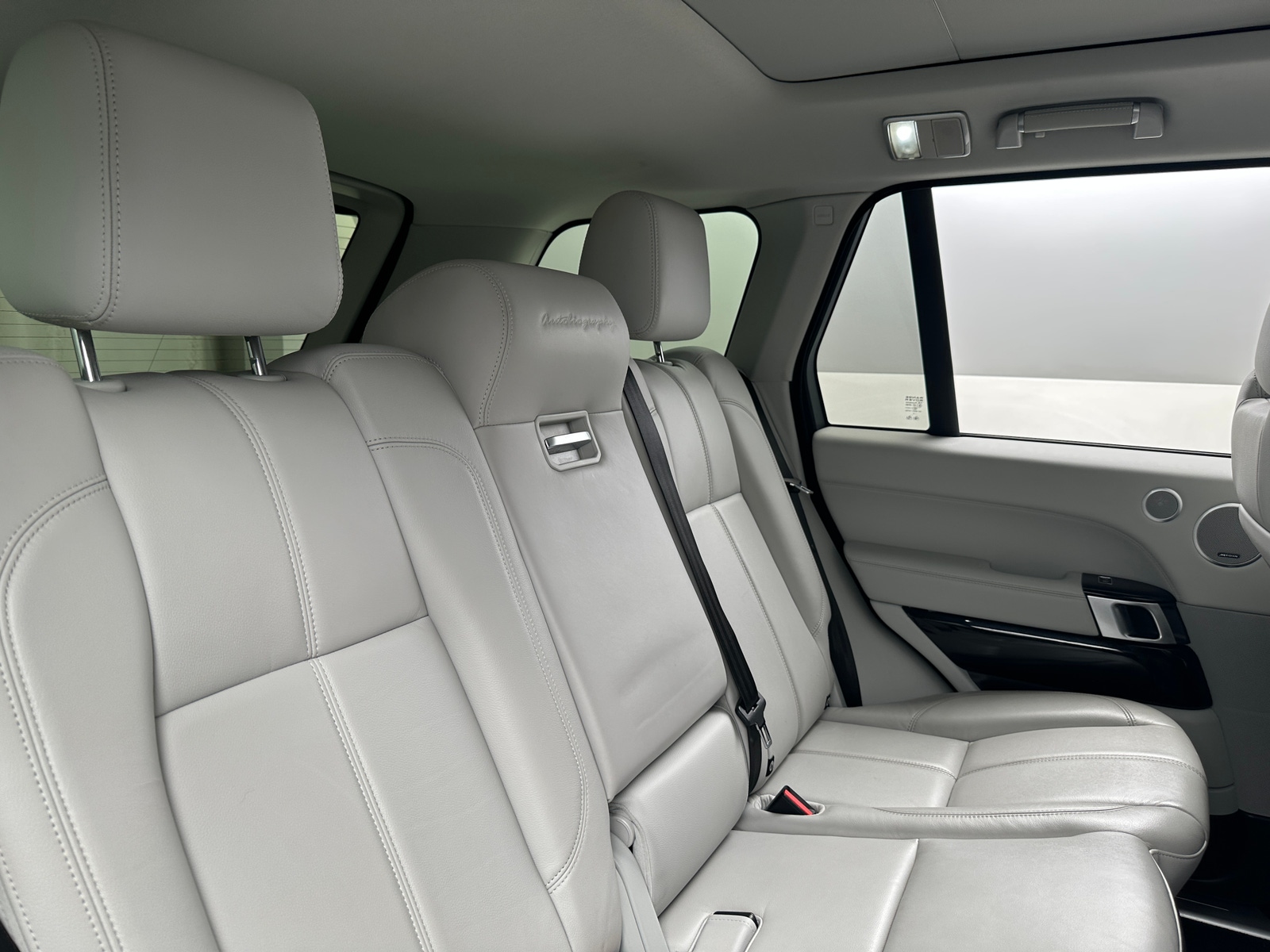 Thumbnail: 2017 Land Rover Range Rover - 5