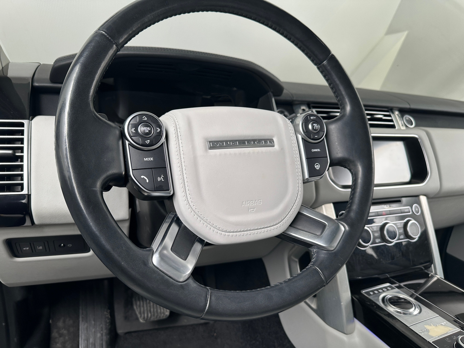 Thumbnail: 2017 Land Rover Range Rover - 4