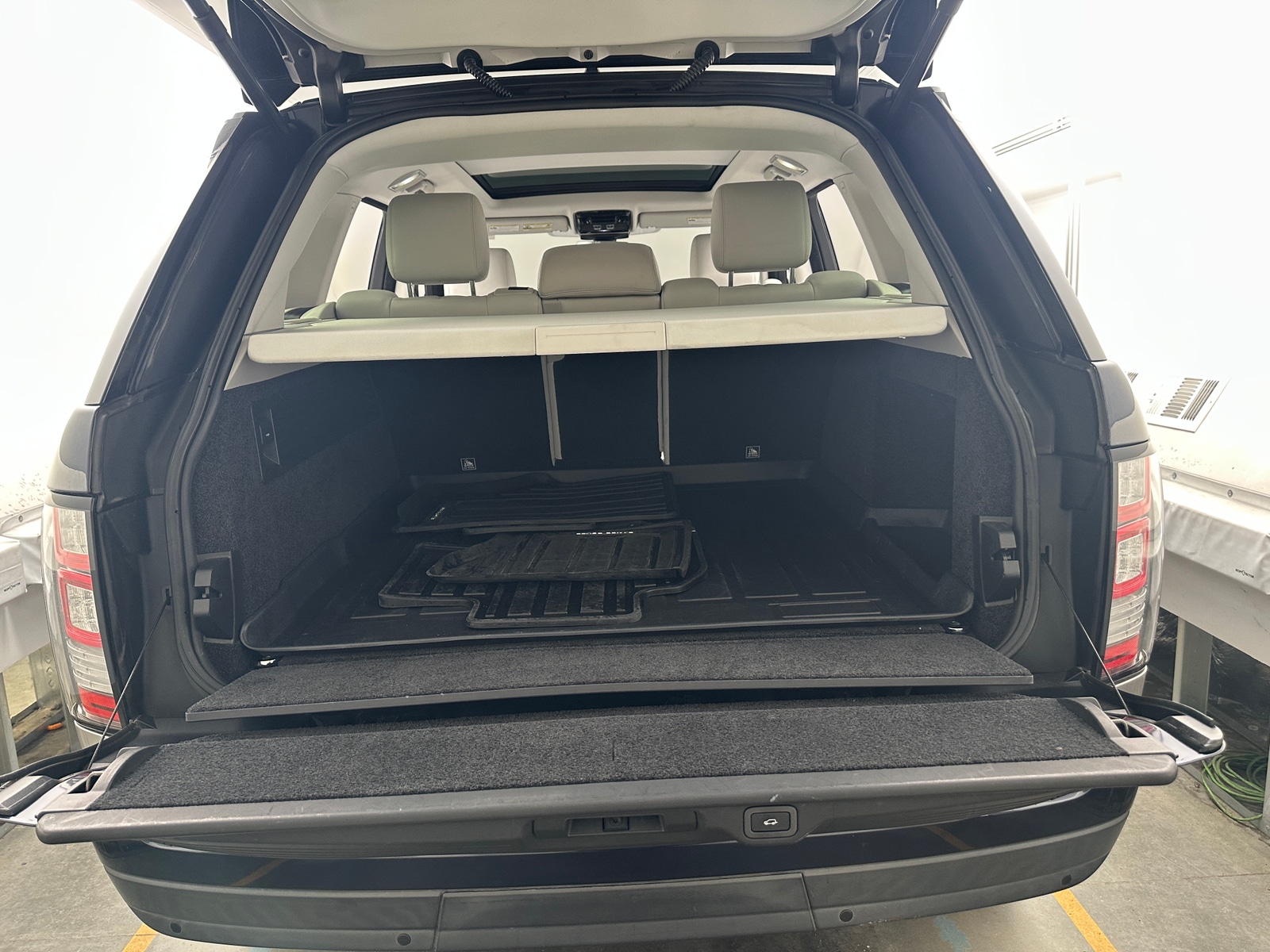 Thumbnail: 2017 Land Rover Range Rover - 6