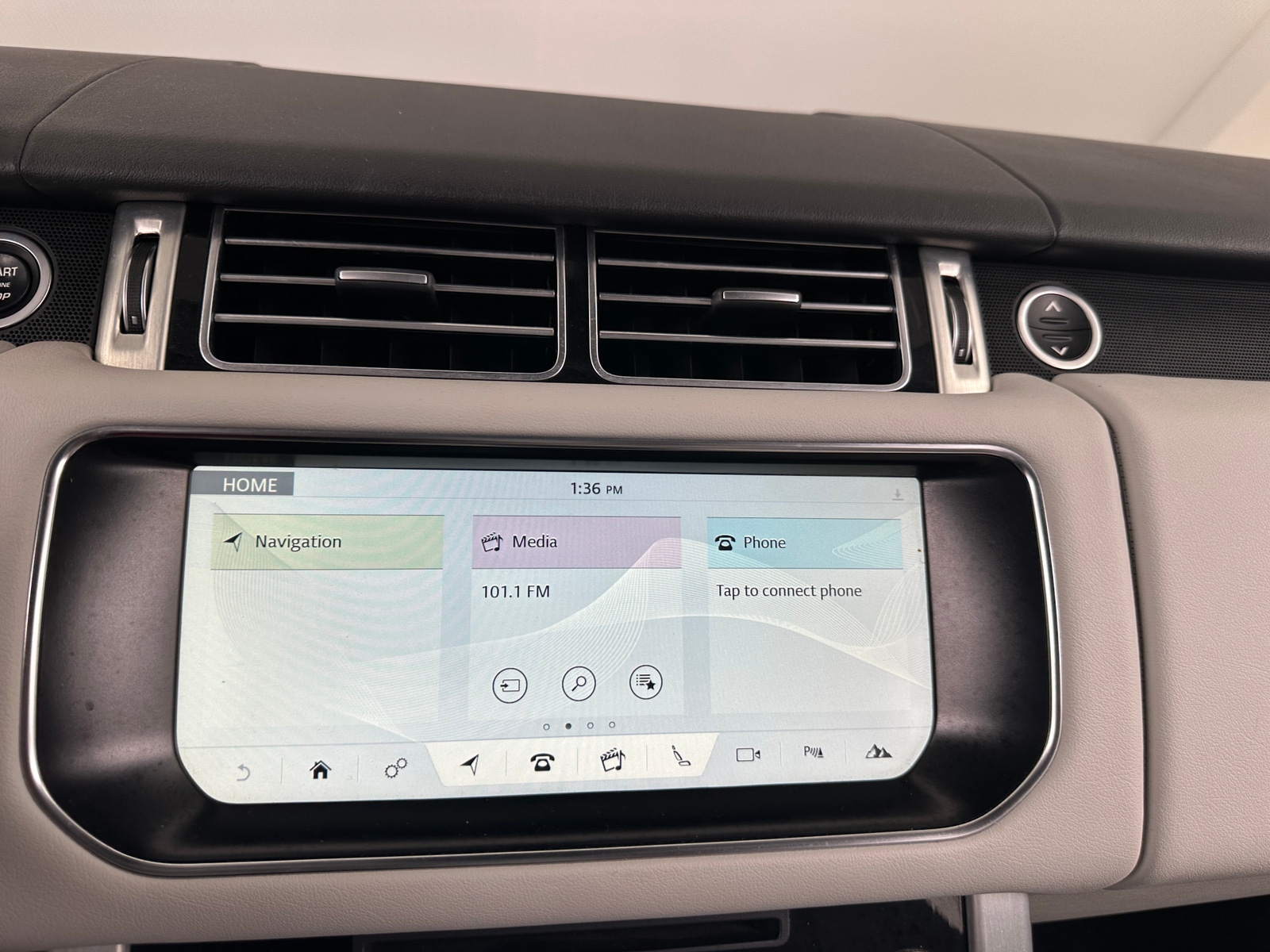 Thumbnail: 2017 Land Rover Range Rover - 3