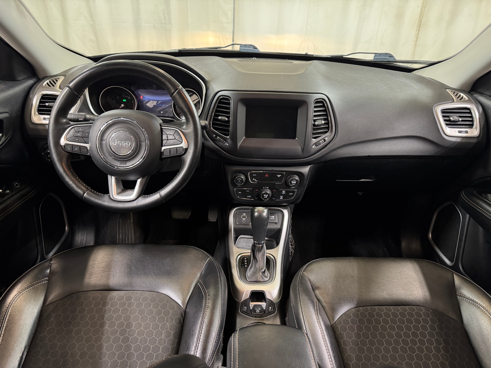 Thumbnail: 2018 Jeep Compass - 3