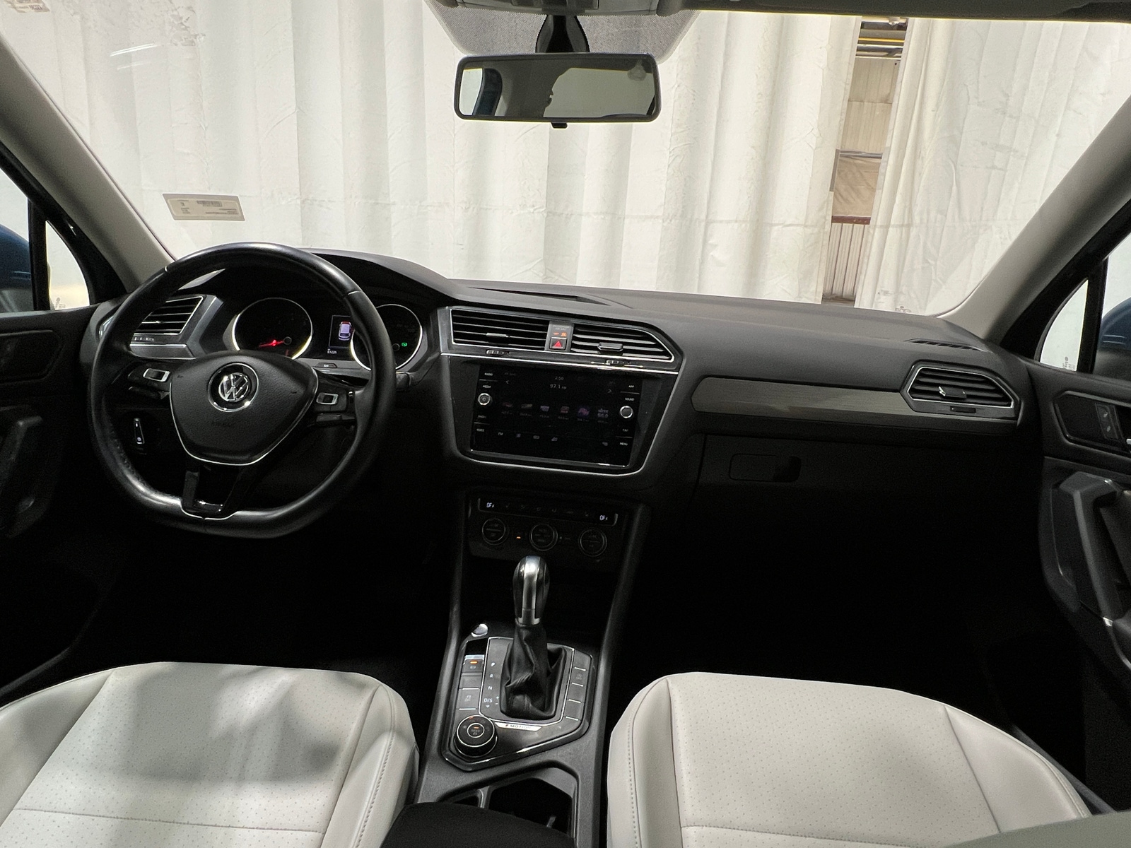 Thumbnail: 2018 Volkswagen Tiguan - 2