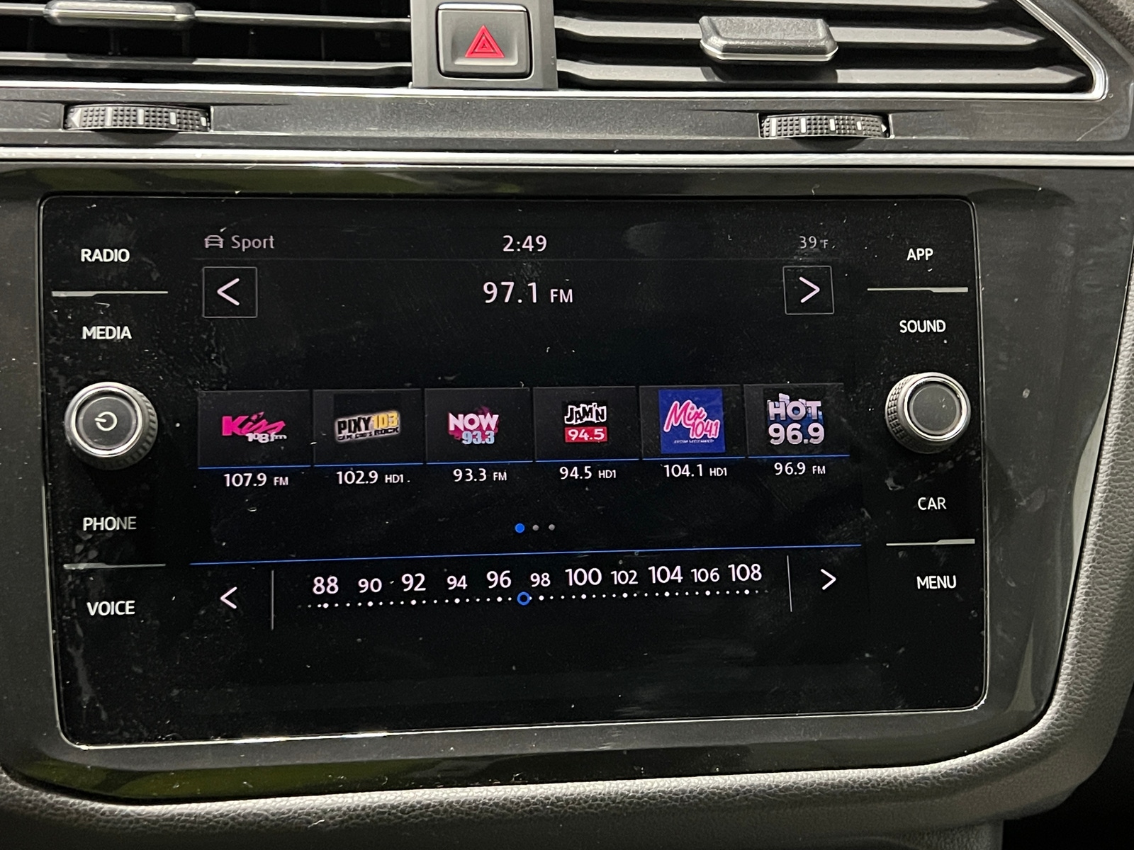 Thumbnail: 2018 Volkswagen Tiguan - 3